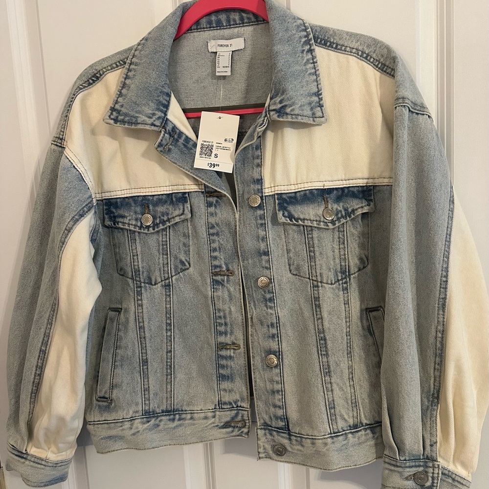 ❤️ 2/$25 NWT Forever 21 Two-toned Denim Blue and Cream Women's Jacket Size S